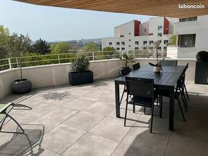 Appartement 5 pièces 100 m2 lumineux et spacieux – rue Chantal Sandrin Lyon 8ème