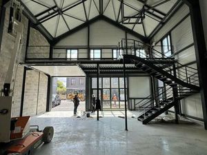 Local d'activité 174 m²