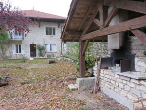 Maison à vendre 9 pièces de 218 m² plus 230 m² de dépendances à HOSTIAS (01) sur un terrai