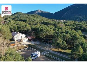 PROPRIETE DE CAMPAGNE avec HABITATION 110 M2  ANNEXES ET EQUIPEMENTS EQUESTRES