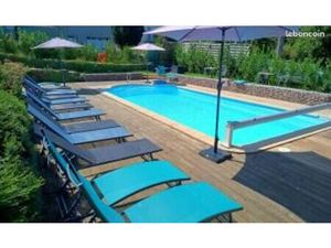 Vaste ferme avec 5 appartements et piscine extérieure chauffée