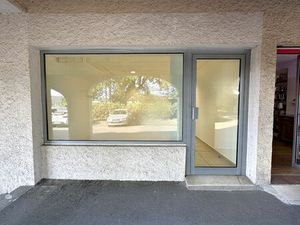 LOCAL COMMERCIAL 33 m² récent avec parking