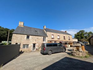 Propriété à vendre SEGLIEN 6 pièce(s) 243m2 313 500€