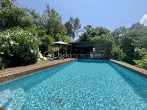 Maison d architecte de 282 m² à Saint-Paul-En-Foret