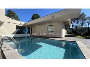 ENTRE UZES ET ARDECHE : Villa d'architecte avec piscine et t
