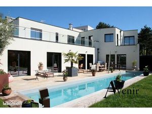 Maison 8 pièces 274 m²