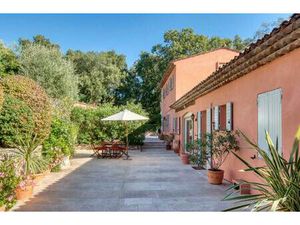 Villa de 240 m² - terrain de 5000 m² - Piscine - 5 Garages -Tennis