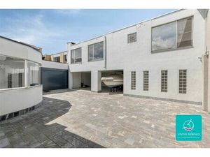 Showroom / loods / kantoorruimte / winkel op 6 a 15 ca - 565 m²