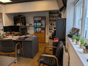 Local professionnel à louer SAINT JEOIRE PRIEURE 2 pièce(s) 27m2 500€/mois HT/HC