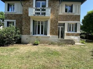 Vente maison 9 pièces 190.75 m² à Saint-Germain-en-Laye (78100)  1 780 000 €