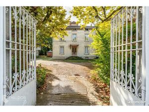 Maison 8 pièces 450 m²