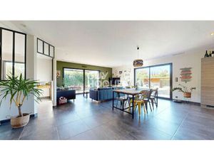 Maison Taillades 5 pièce(s) 121m2 garage et piscine