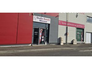 Vente locaux professionnels 74 m² à Aubenas (07200)  55 000 €