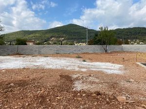 Vente terrain 512 m² à Cuers (83390)  170 000 €