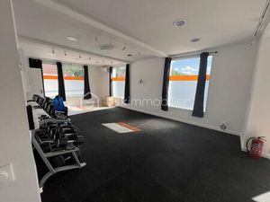 Local d'activités de 99 18 m² à Ascain