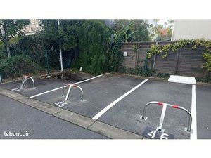 À louer : 3 places de parking