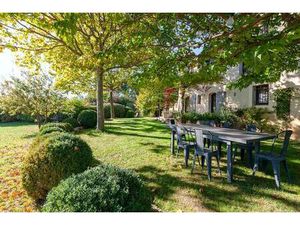 Vaugines Propriété de charme au cœur du Luberon