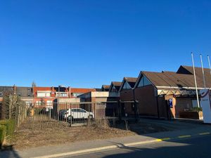 Polyvalente en opsplitsbare commerciële building in centrum Aartselaar