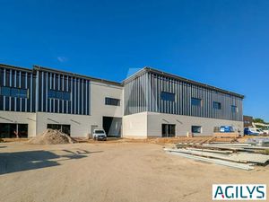 A vendre : locaux neufs activités / logistique urbaine / stockage /entrepôts