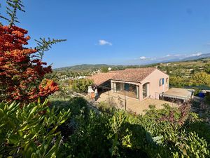 VILLA RECENTE AVEC VUE À 5 MINUTES DE VAISON LA ROMAINE