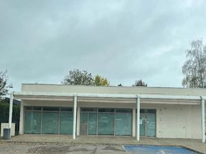 Location locaux professionnels 140 m² à Franqueville-Saint-Pierre (76520)  2 140 €