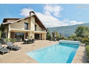 Maison 7 pièces 220 m²