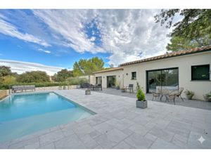 Villa contemporaine de plain-pied avec piscine à débordement - Collines Ouest