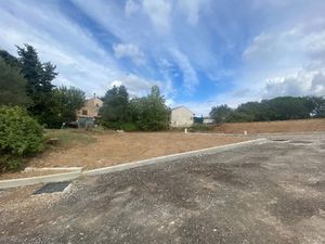 Vente terrain 363 m² à Pierrefeu-du-Var (83390)  180 000 €