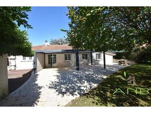 Maison de plain-pied avec terrasses et piscine - Vouthon - Chare