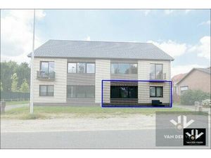 Te renoveren  ruim  centraal en toch rustig gelegen glvl 2-slpkapp met ruim terras nabij c