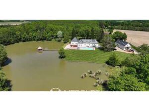 Propriété avec piscine Saint-Cyran-du-Jambot (36)