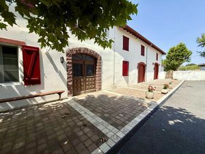 Vente propriété 15 pièces 384m2 Saint-Palais 64120 - 599000 € - Surface Privée