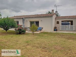Pavillon 96m² à vendre à Gemozac  3 chambres  abri voiture  sur terrain clos et aménagé de