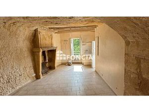 Une maison troglodytique  sculptée dans la roche  avec Grange Constructible