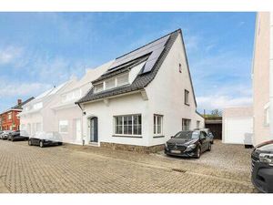 Instapklare woning met tuin en garage in rustige straat