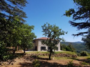 Villa de type T7de 227 m2 sur un terrain de 12322m2 au calme