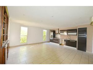 Location appartement  66.73 m² T-3 à Châteauneuf-Grasse  1 000 €