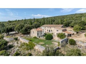 Ancien mas à rénover dans un emplacement exceptionnel à vendre à Rustrel