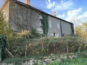 Vente maison 10 pièces 290 m² à Terres-de-Haute-Charente (16270)  56 000 €