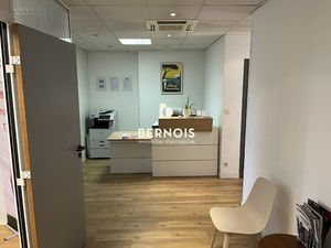 Location Local Professionnel 67m²