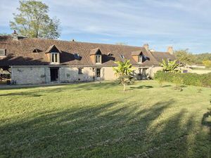 Limeyrat 24210 Dordogne: Longere 226M2 Habitable 2762M2 Terrain Clos Et Arbore