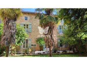 Charme  volumes et raffinement : découvrez cette propriété un