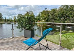 Un havre aquatique pour pêcheurs et convives : L'etang Des Trois Chênes