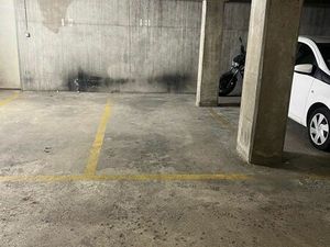 Petite place de parking en face de la Gare de Massy Palaiseau RER et TGV