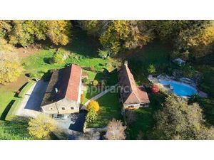 A vendre. Ensemble de 230m² à Tursac (24) avec maison d'habitation  gîte  piscine lagon...
