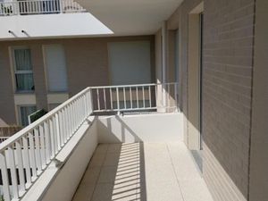 Location appartement 2 pièces 48 m² à Pontault-Combault (77340)  935 €