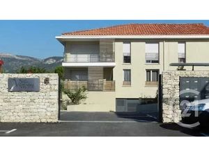 Location parking à Trets (13530)  100 €