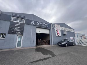 Location locaux professionnels 209 m² à Saint-Estève (66240)  1 918 €