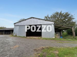 Bâtiment en pierres Saint Sauveur Villages Terrain de 12840 m2 environ