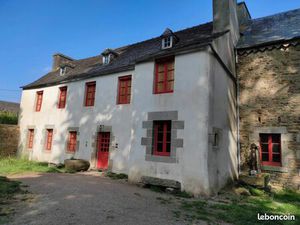 Belle bâtisse avec terrain à louer